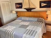 Beautiful Bokeelia!!!! Fishing dream! Bring your boat and your dog Hotels in Bokeelia