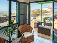 Luxury villa, swimming pool, sea views, A/C, BBQ, WIFI, Hotels in Conil