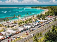 Guest Favorite • Beachfront Luquillo Condo • Walk to Kioskos & El Yunque 루키요 호텔
