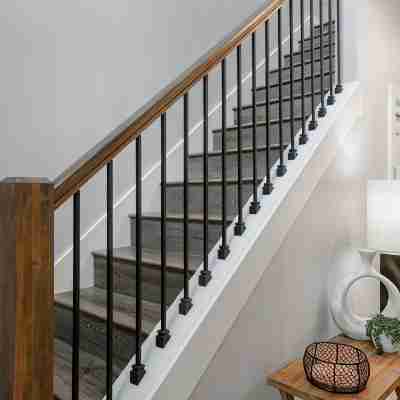 New 2 Bd Luxury Townhouse- King Bed, Downtown, near Hospital, Close to Wineries Others