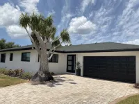 Fort Myers Renovated Luxury Waterfront 3 bed 3 bath with heated pool 이오나 호텔
