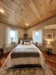 Custom Finger Lakes home near Ithaca with hot tub