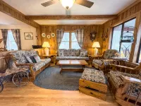 Spacious House, PERFECT Location,17 Miles to Asheville, Pets,View! - Homestays