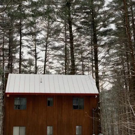 Traveling with kids? Try this secluded & updated 3-bedroom home close to Okemo