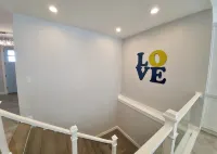 Spacious 5-BR Home. Pool Table, Air Hockey, TVs in Every Room, & Outdoor Dining