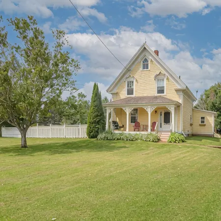 Historic Woodbine Cottage