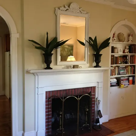 Charming 2BR/2BA Guest House on Historic 2 acres in downtown Summerville!