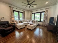 1910 on Route 66 is a Charming historic 2 bedroom 2 bath home, close to downtown