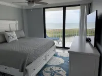 Beachfront, Renovated condo.  Great views of the gulf. WiFi and heated pool. - Beach