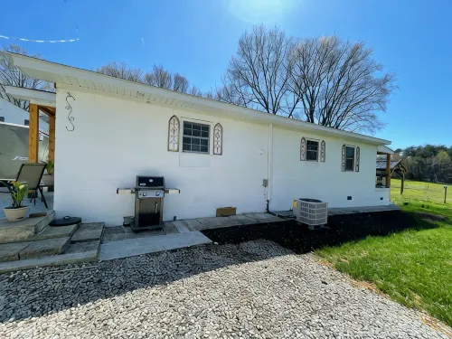 Charming Cottage- Yadkin River, Parks, Wineries and Winston-Salem in East Bend. - 3-stjärniga