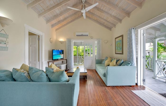 Beautiful West Coast villa, shared pool, Inc Fairmont Beachclub access for four.