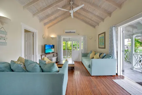 Beautiful West Coast villa, shared pool, Inc Fairmont Beachclub access for four. - 3-Star