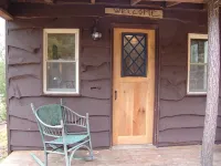 Bower Cabin- Cabin in woods on a remote pond, Romantic getaway, Green living! - Alphydda
