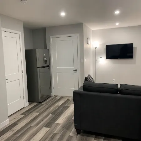 Guest Suite in Regina - Queen Bed
