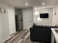 Guest Suite in Regina - Queen Bed - บังกะโล