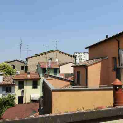 Large duplex apartment sleeps 5, private parking space, in the center Others