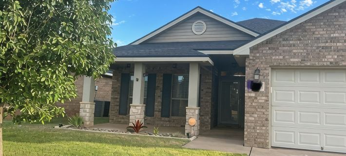 *The Quincy Farmhouse* Newly appointed home in quiet Quincy Park neighborhood. Hotels in Lubbock
