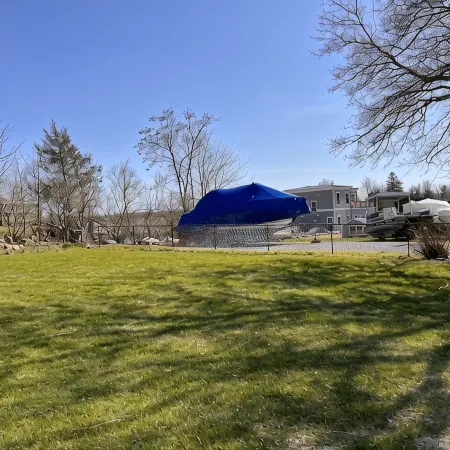 Walkable, modern, spacious village home, dockage, hot tub, fenced in yard.