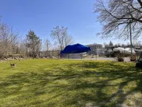 Walkable, modern, spacious village home, dockage, hot tub, fenced in yard. - Wi-Fi