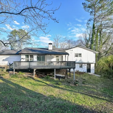 Spacious 4 Bedroom home w 1.1 acre backyard 10 mins Airport