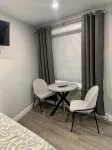 This cozy studio apartment has an ideal location in the heart of downtown. - อพาร์ทเม้นท์