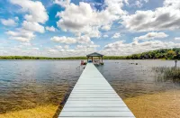 LAKE FRONT PROPERTY  WITH BEACH, DOCK AND GAME ROOM, 30 MIN TO GAINSVILLE