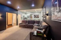 Private Entrance Movie Theater Stay New Build 2023