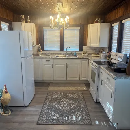 Warm and Welcoming 3-Bedroom 2 Bath House near Brownwood Town Square. 2 miles