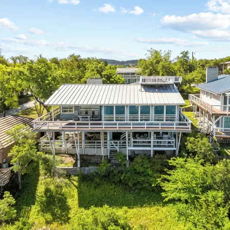Private Romantic Lodgings Located in Wine Cellar Overlooking Canyon Lake