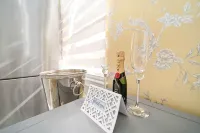Heart of Palm Beach - free parking included, security safe, next to Breakers - Kitchens