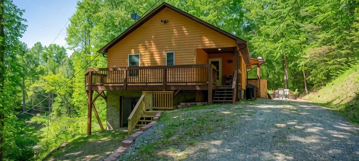 10 minutes to Casino with hot tub! Hotels in Swain County