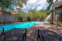 Spacious & Quiet 5 Beds, 3.5 Bathroom Home Away from Home in Katy, Texas - Private Pools