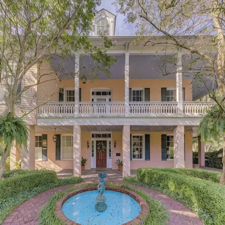 Belle Terre Mansion - Remodeled Pre-Civil War- Contemporary. Southern. History.