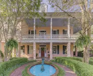 Belle Terre Mansion - Remodeled Pre-Civil War- Contemporary. Southern. History.