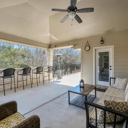 Lake Access - Private Pool - 2 Acres Retreat