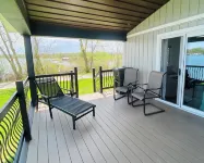 Water’s Edge Retreat, Charming 2-bedroom Lake House, marvelous Shipshewana - 4-Star