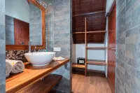 Tahoma Villas Labuan Bajo by ABM - Parvekkeita