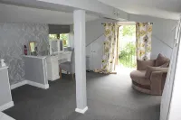 Pond View Cottage with Beautiful Views - Dog Friendly (Cosy and Tranquil)