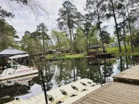 Lake House Retreat-Magical Stay for All Ages-Boats, Firepit, Hammocks and More - Wifi