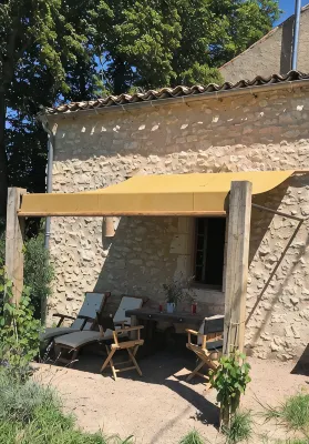 Stylish house with fabulous view of the medieval hilltop village Cordes sur Ciel - บังกะโล