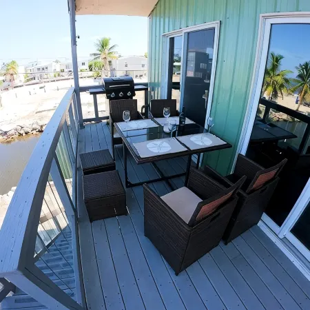 Upscale ocean front home & easy canal boat access to Gulf or Atlantic