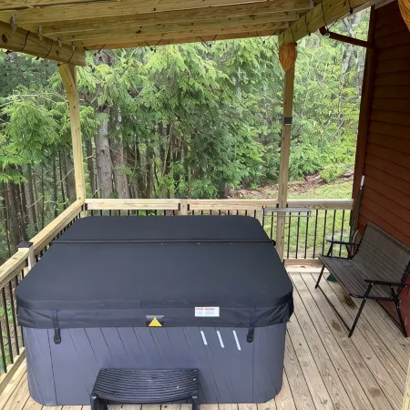 August Openings. Weekly DiscountsSpacious 4 Br, Hot Tub, Large KitchenRedRiver