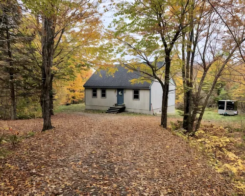 Hideaway in the Great North Woods - direct access to snowmobile trails Hotels in Errol