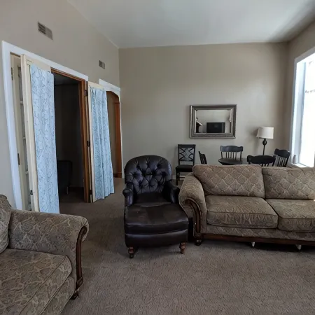 The Red Front Suite - Sleeps 15