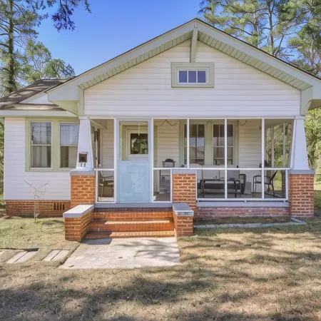 Casey's Cottage- Georgia Ave