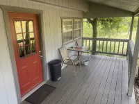 Cute cabin overlooking Spring Creek