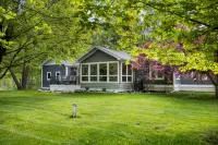 Newly renovated 1950's leelanau trail side cottage - 4 stelle