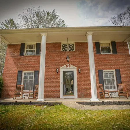 New River Gorge Oasis-Hot Tub- Game Room- Fire pit- Good Vibes