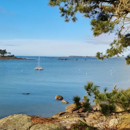 Beautiful renovated apartment in the heart of Concarneau - Private parking - WIFI