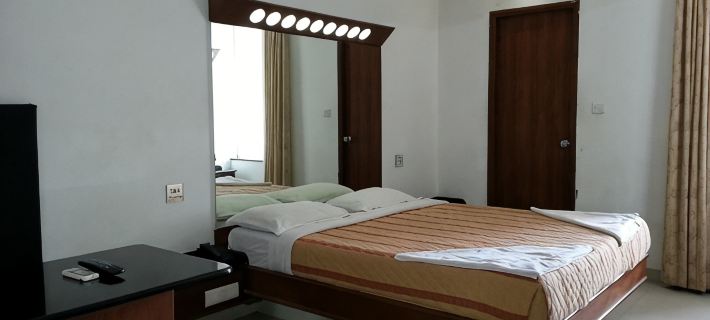 Lotus Bay View Hotel Отели в г. Пондичерри